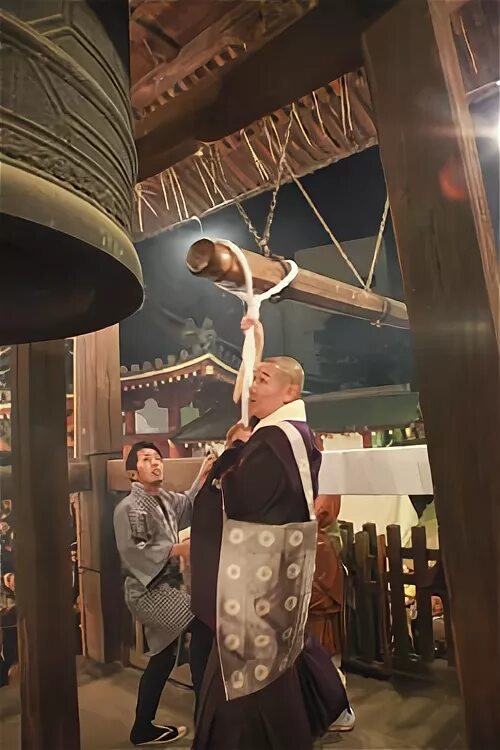 сколько праздничных колоколов слышат японцы