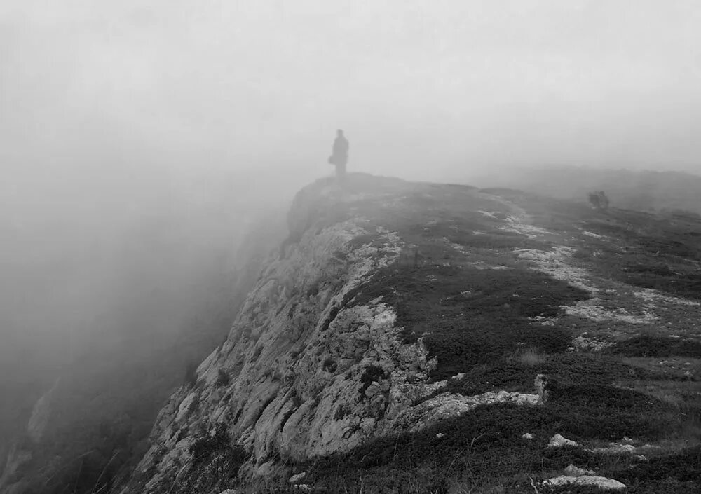 Замок на скале. Обрыв. Обрыв в бездну. Вид с обрыва. Обрыв скалы.