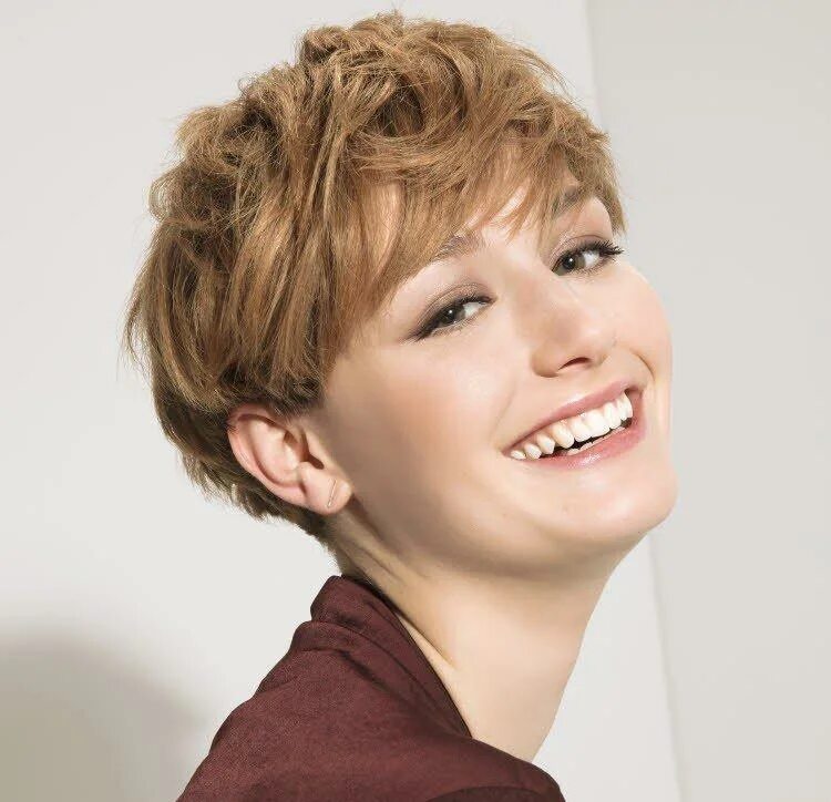 боб гарсон на короткие. стрижка шапочка гарсон. гарсон пикси французская стрижка. боб гарсон пикси гарсон стрижка. стрижка боб гарсон гаврош.