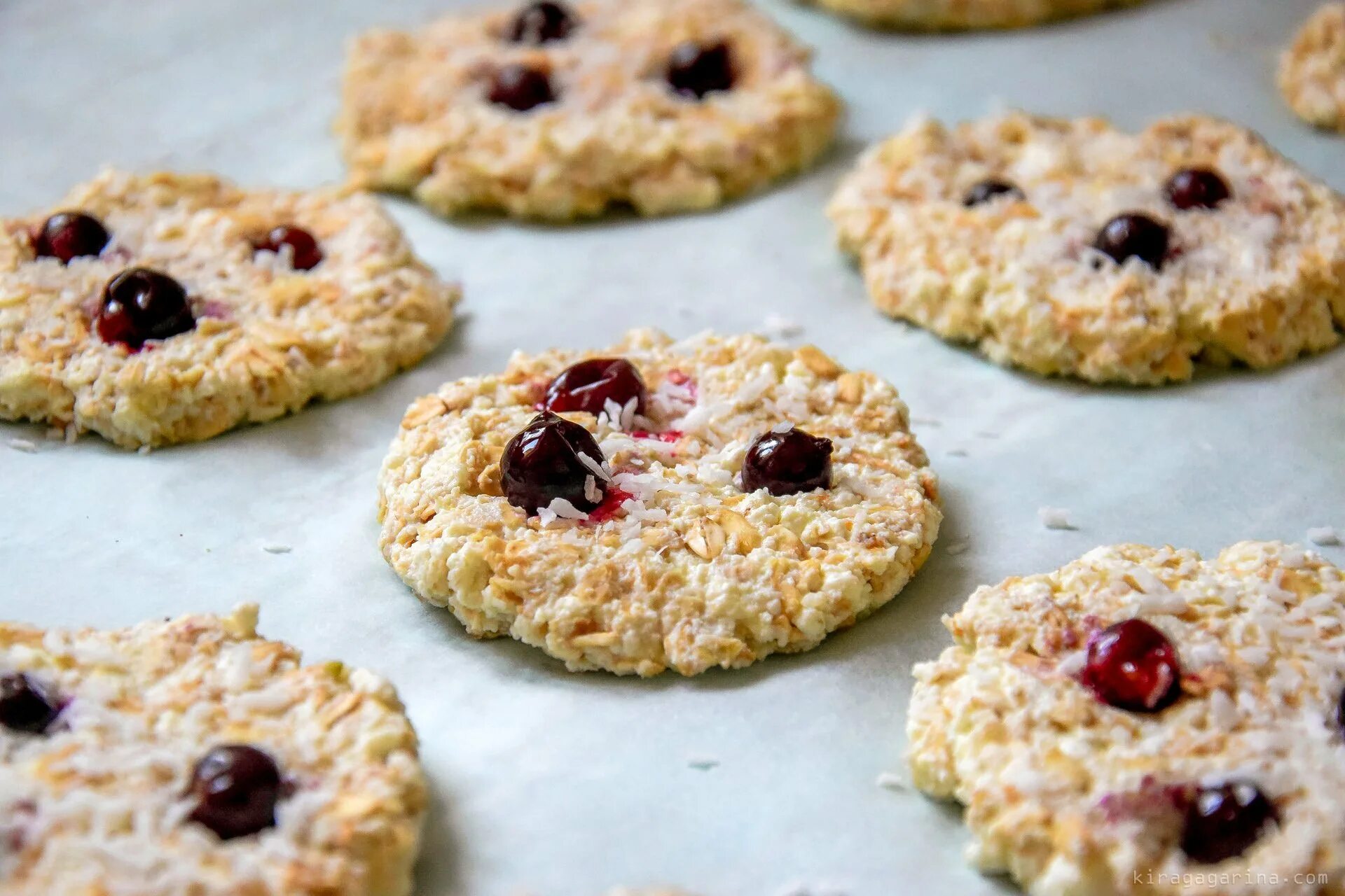 домашние печенья в духовке с вареньем. венгерский песочный тертый пирог. песочное печенье с вареньем. песочный тертый пирог с вареньем. песочный пирог.
