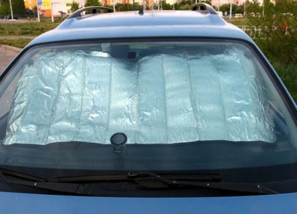 Защита салона автомобиля от солнца. Защита автомобиля от солнца летом. Укрытие лобового стекла. Защита автомобиля от жары.