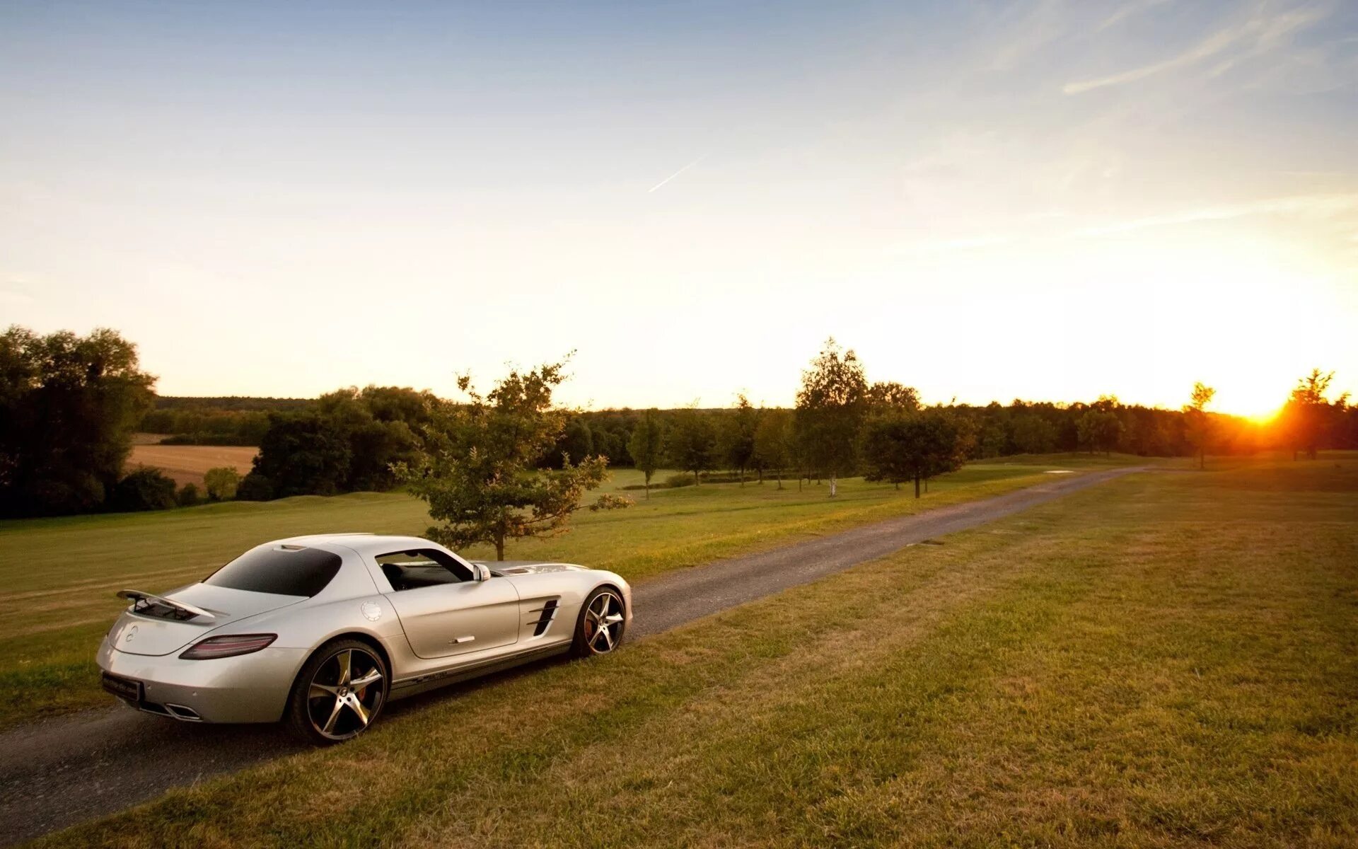 Mercedes Benz SLS AMG mc700. Bentley Continental SLS AMG. Mercedes Benz SLS AMG 2022. Машина на природе. Машины красиво едут