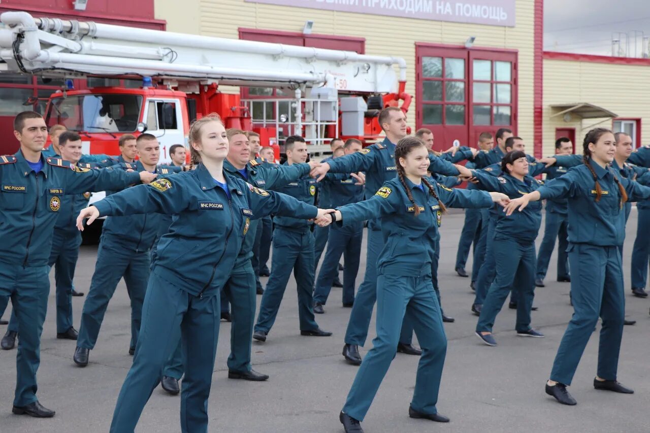 Мчс на сво. МЧС России 57. ГУ МЧС Орловской области. Орел МЧС России. МЧС по Орловской области сотрудники.