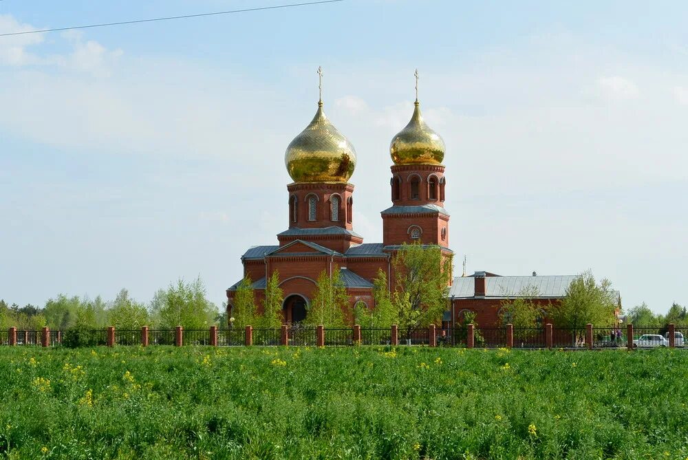 Славянский район краснодарского края поселения. Свято-Успенский храм г. Славянска-на-Кубани. Успенский храм Славянск на Кубани. Церковь Пантелеимона целителя в Славянске-на-Кубани.