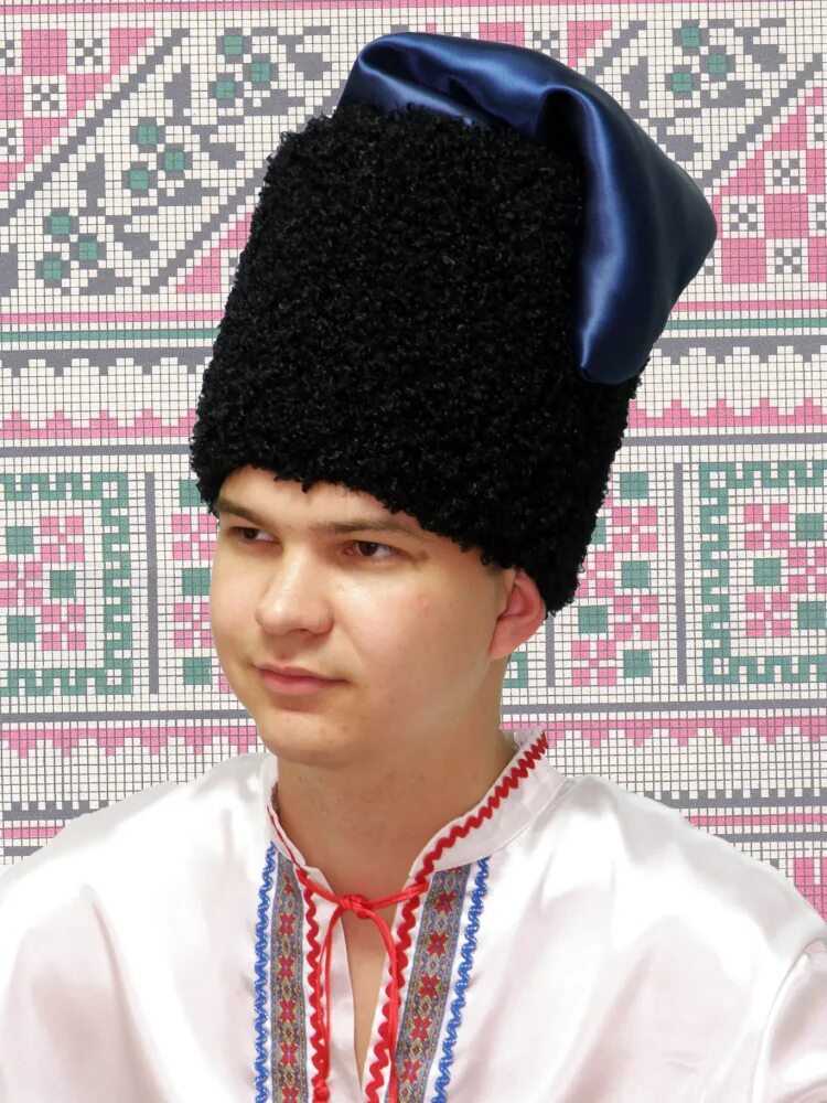 Национальный головной убор осетии. Мурмолка головной убор древней руси. Османская феска. Национальный костюм татаров тюбетейка. Кучма шапка румынская.