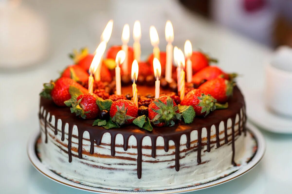 Праздничный торт. Тортики на день рождения. Красивые тортики на день рождения. Торт с днем рождения!.