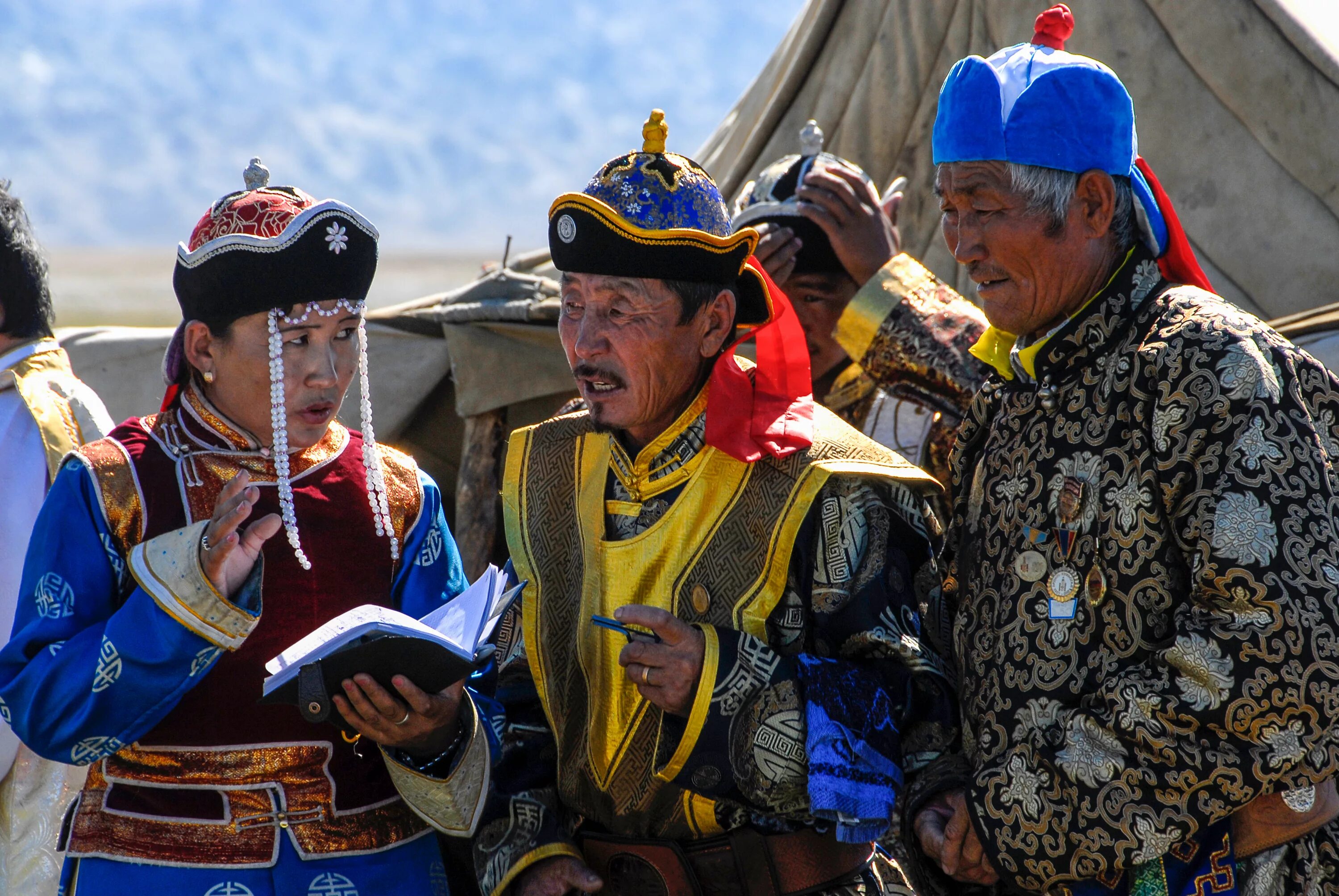 Этнические монголы. Наадам Монголия. Монгольские народы. Монголия население. Жители Монголии.