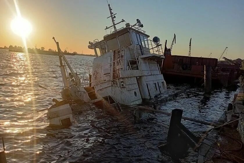 Затонувший корабль Волга - Дон. Теплоход затонул на Волге в Казани. Корабли на Волге. Затонувшие корабли на Волге. Утонул корабль сегодня