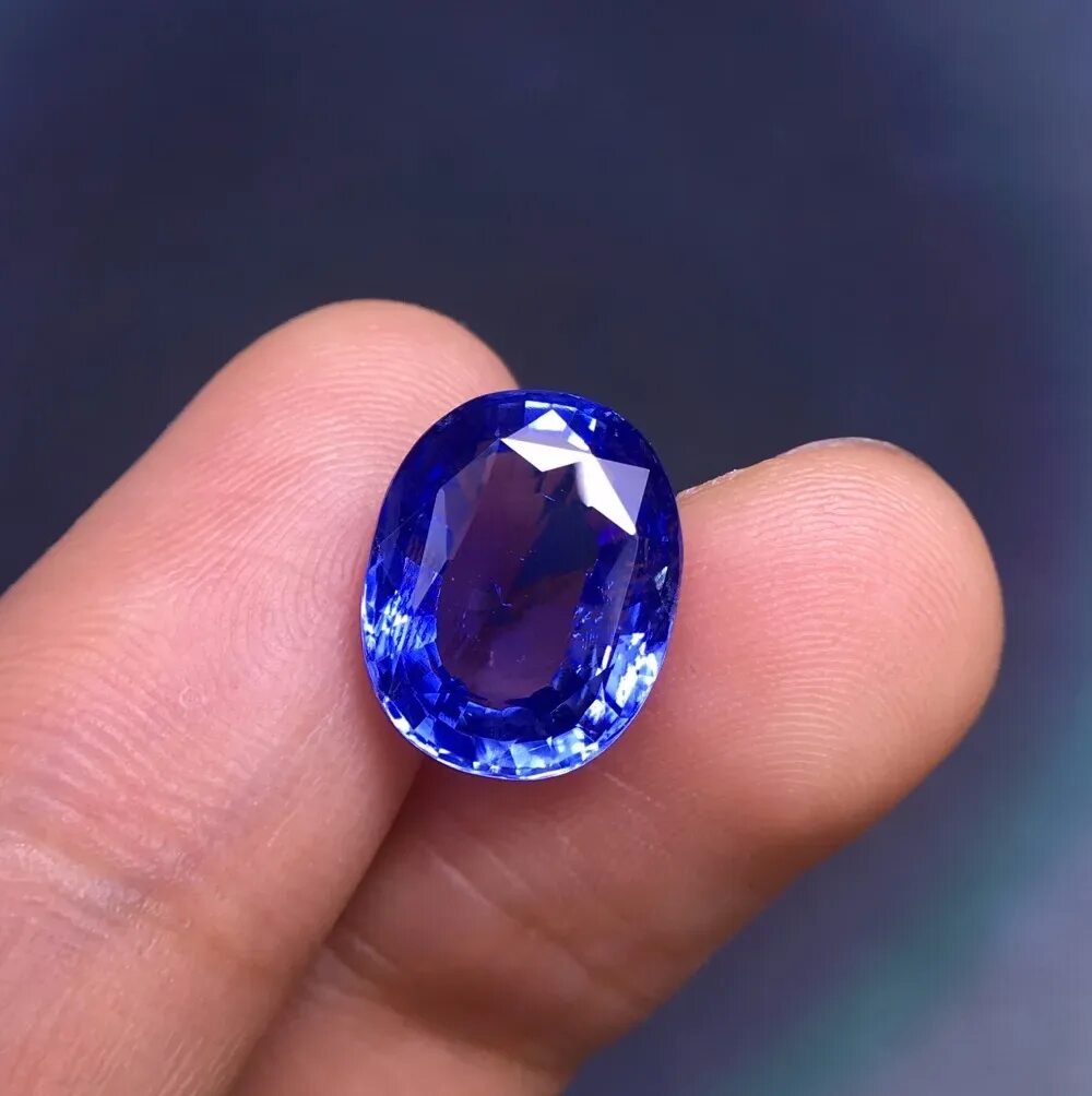 синий камень лазурит. самый синий камень. танзанит кристалл. блу джон, дербиширский шпат флюорит. самый синий камень.