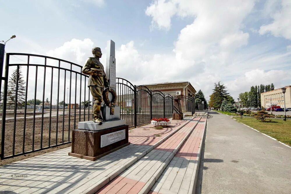 Город морозовск ростовской. Морозовская область. Морозовск храм рождество богородицы. Железнодорожная станция морозовск. Город морозовск.