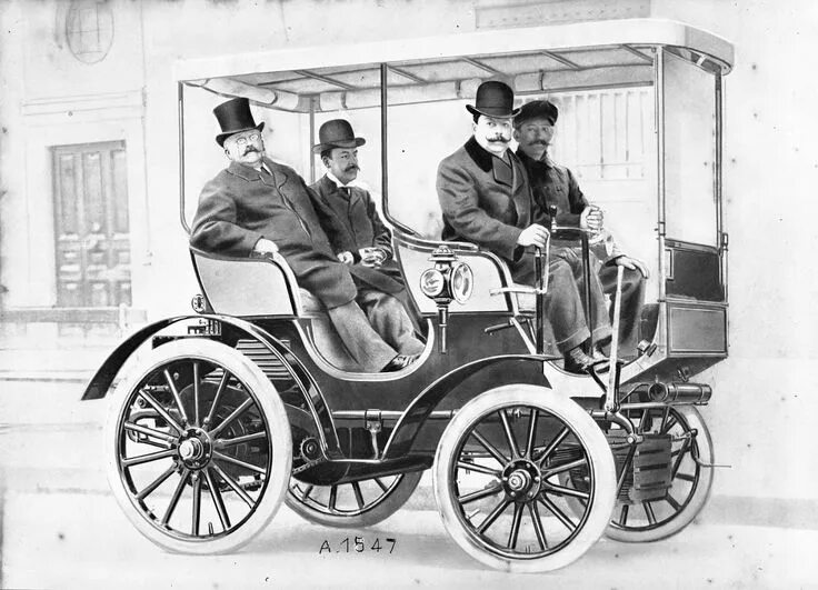 1910 Renault AG-Fiacre Paris - экспонат музея 360CarMuseum.com