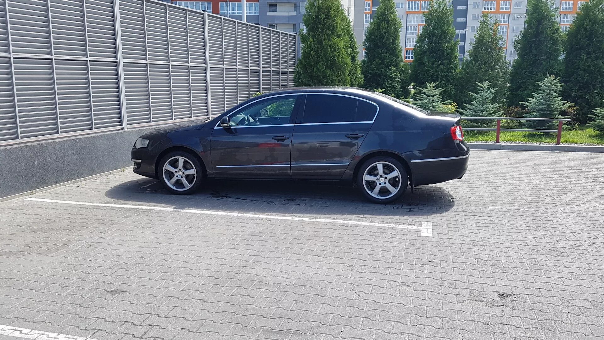 Диски R18 5x112 8J 35ET Toora T676 - Volkswagen Passat B6, 2 л, 2007 года фотогр