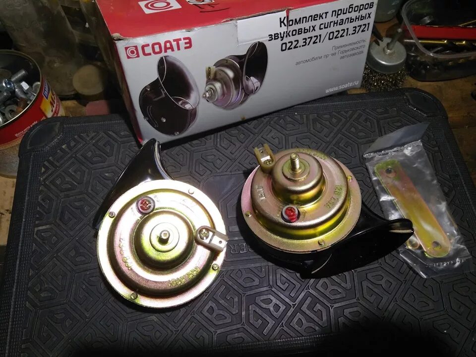 Установка сигналов на ниву. Звуковой сигнал нива 21214. сигнал на ниву 21214. волговские сигналы в ниву 21214. сигнал от волги на ниву 21214.