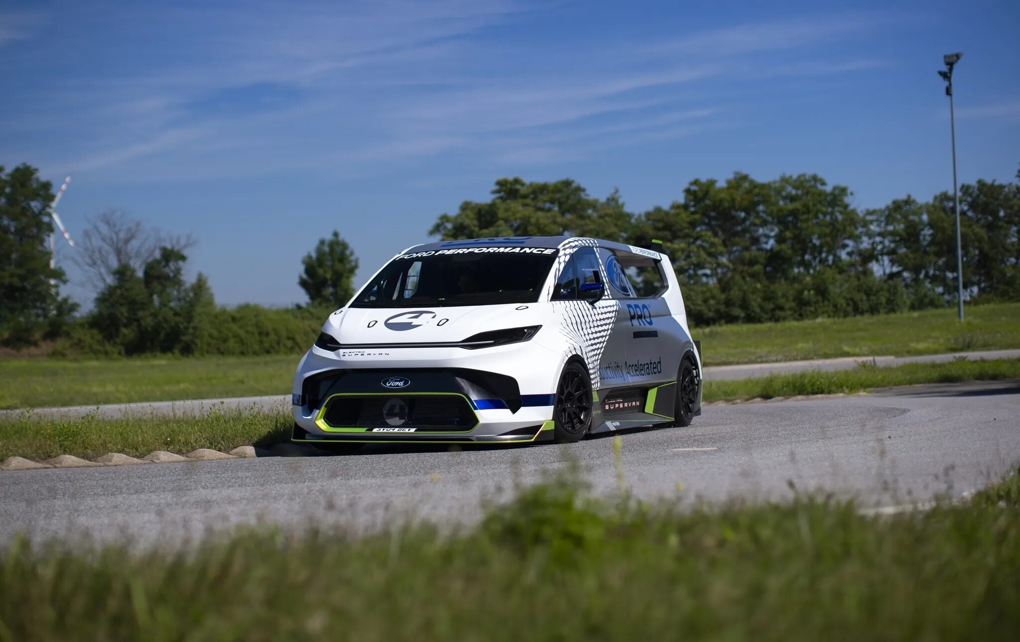 Приму форда. Ford Pro Electric Supervan. Ford Supervan 3. Ford Transit Supervan 3. Ford Transit Supervan 2.