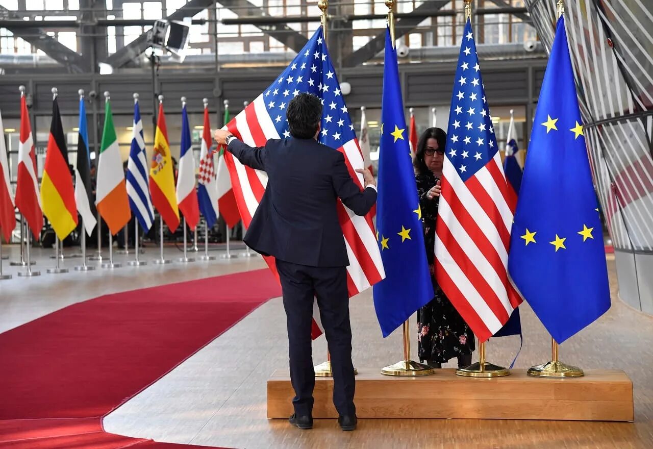 США И ЕС. Флаг США И ЕС. Лидеры ЕС. США И Евросоюз. Почему бояться нато
