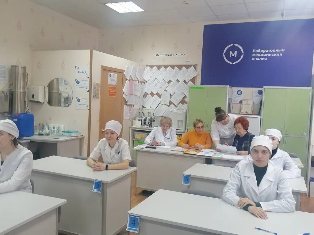 Медицинский лабораторный техник обучение. БУЗОО Тарская ЦРБ. Тарская ЦРБ главный врач. Медицинский колледж Кузнецк.