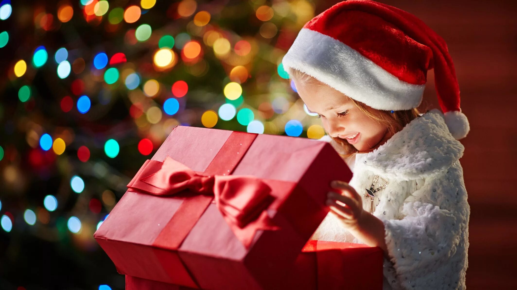 Новый год дети. Подарки под ёлкой. Новогоднее чудо. Новогодние подарки для детей. Начинаем жить в новом году