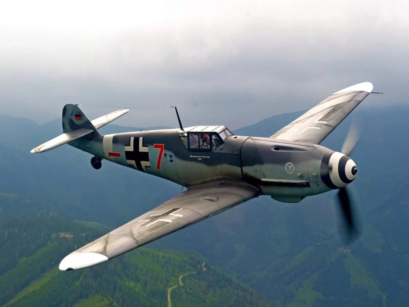 Мессершмитт bf 109. Самолет Messerschmitt bf.109. Messerschmitt bf.109 истребители Германии. Истребитель Мессершмитт би 109. Самолеты истребители второй мировой