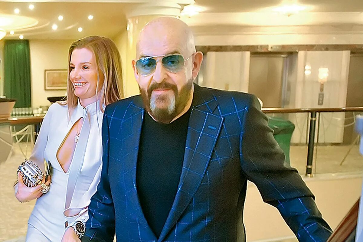 Сколько лет михаилу шуфутинскому певцу