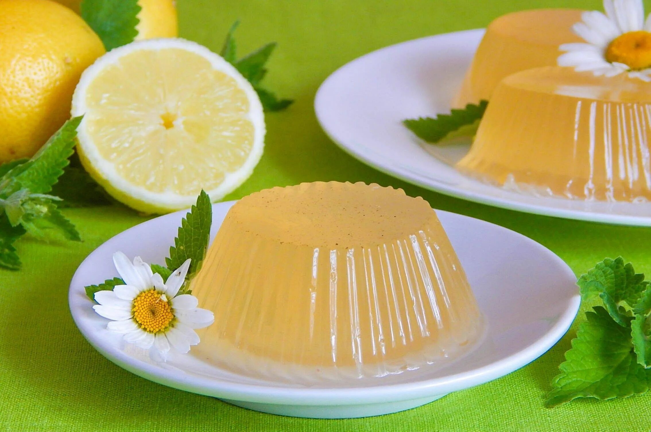 Рецепты желе в домашних условиях пошагово. Лимонное желе. Красивое желе. Желе с лимоном. Желе желтое.