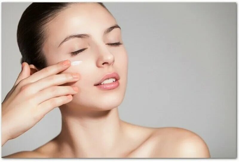 кожа лица макросъемка. красивая кожа. крем для лица. увлажнение кожи. крем для лица.