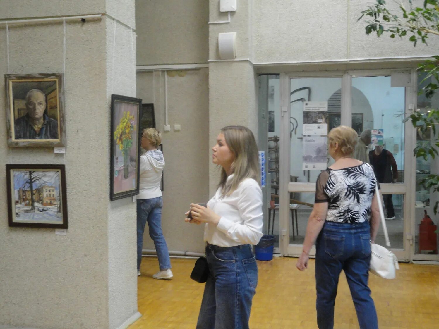 выставка женщины в движении казань. студенты россии работают. компании где работают журналисты. где работают выставки. музей боевой славы астрахань.