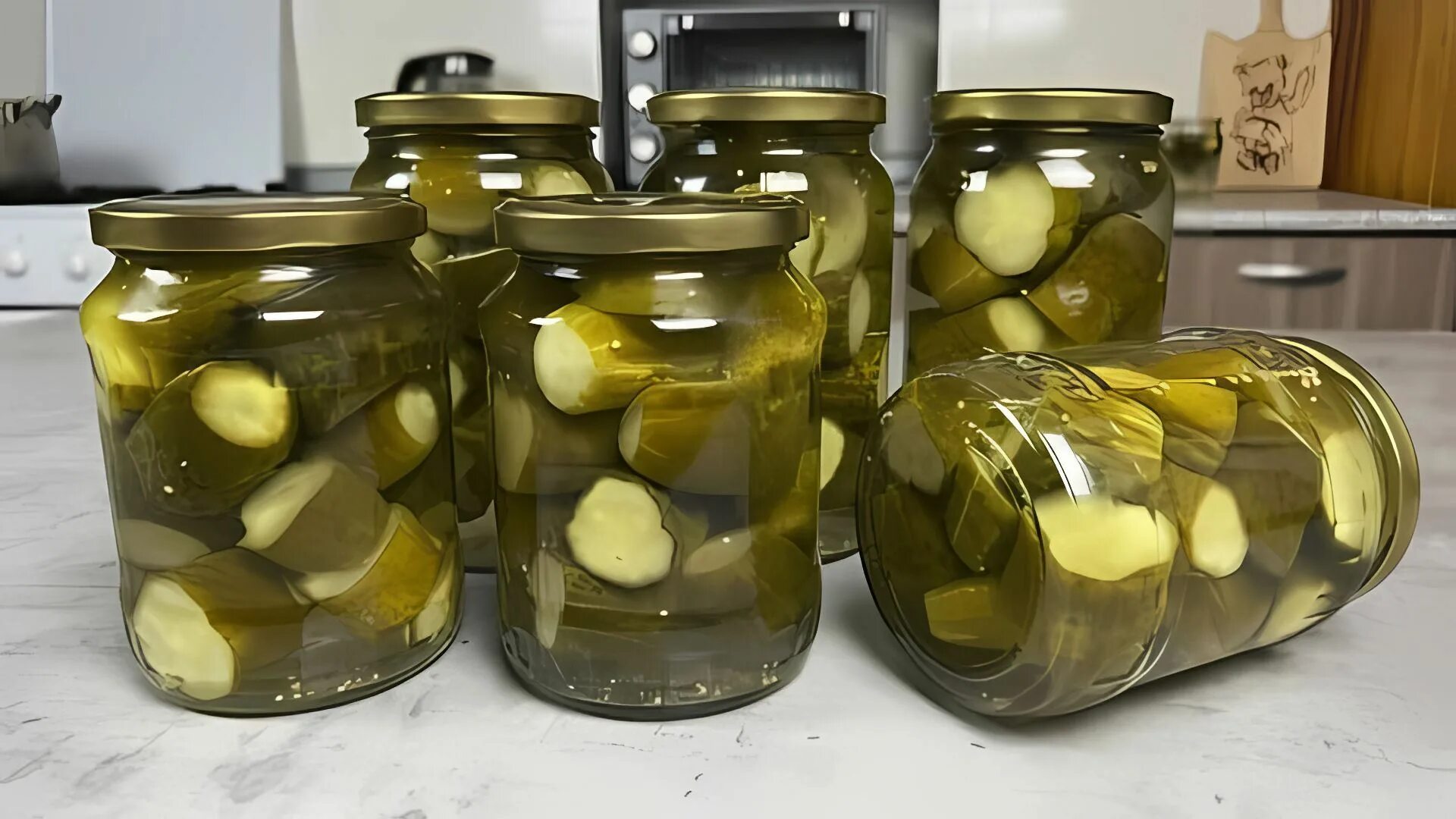 Огурцы по-фински на зиму. Маринованные огурцы по фински. Огурцы по болгарски. Рецепт огурцы по фински с семенами горчицы. Огурчики в горчице на зиму.