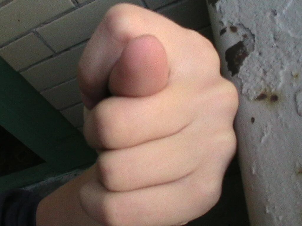 Показать кукиш. Дуля. Фига. Какой фиг. Кулак фига.