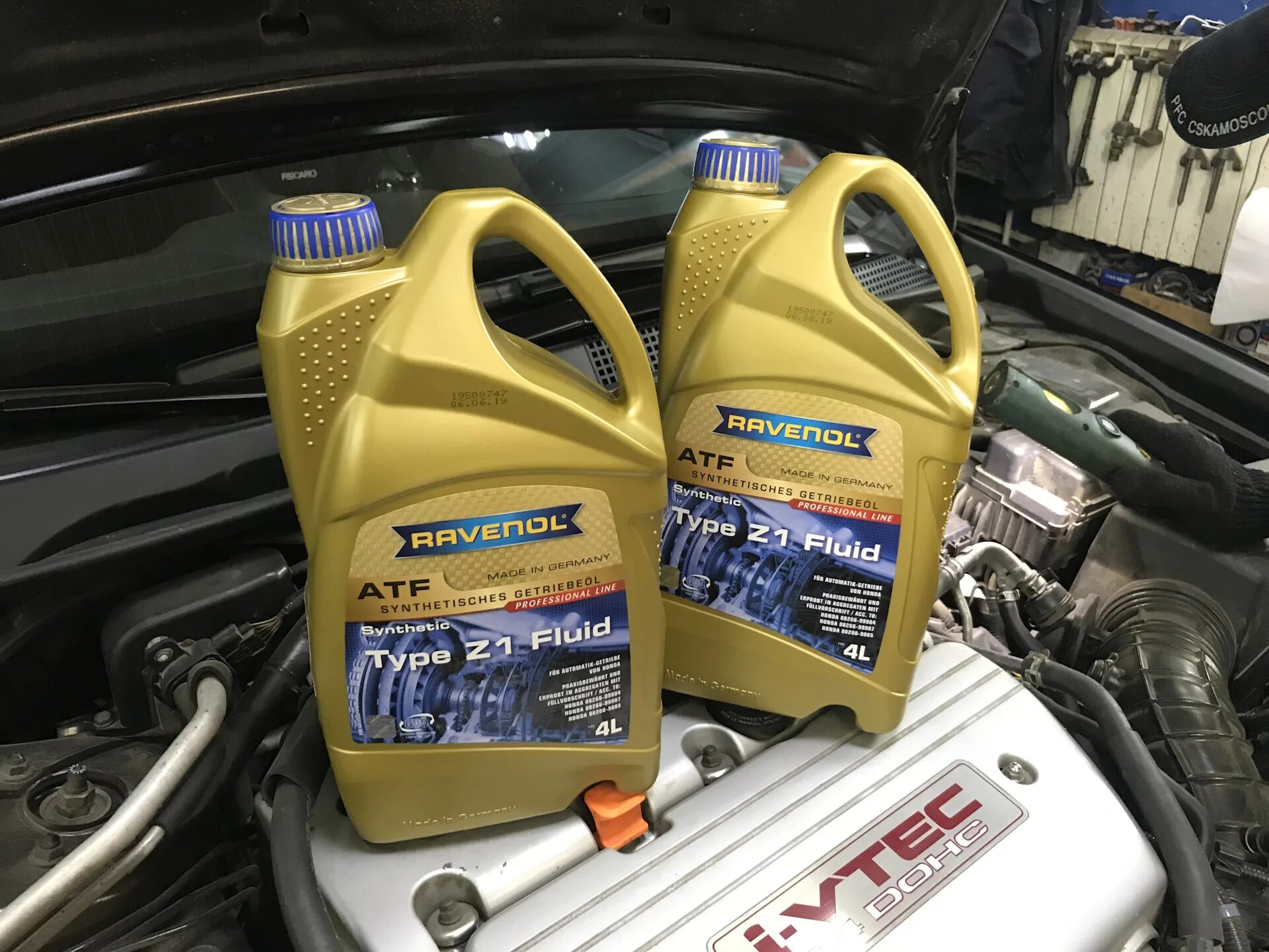 Проверить масло равенол. Honda Accord 7 Ravenol. Ravenol ATF z1. Ravenol 2200000083098 бирка на двигатель канистра. Ravenol fel SN для Хонды.