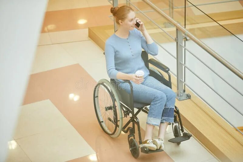 Инвалид на коляске в Кожухово. Ест Оля инвалидов. Сингапур люди в ТЦ на инвалидных колясках. Жена инвалид изменяю