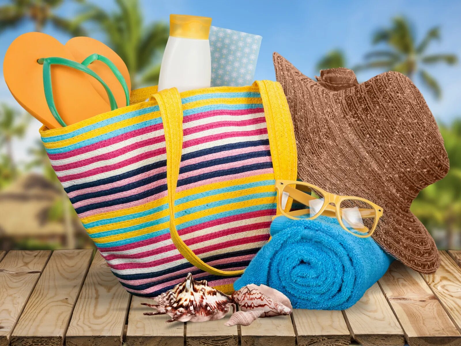 Лето все в отпуск. Аксессуары для моря. Лето все в отпуск. Туры на море. Шляпа на море.