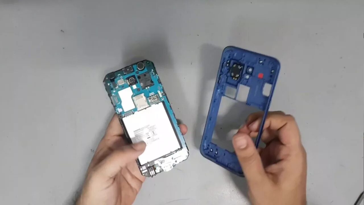 Как разобрать Samsung Galaxy J2 SM-J200F - YouTube