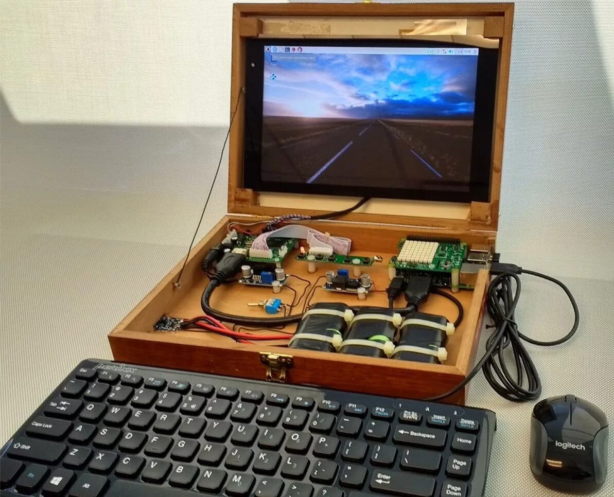 Самодельный ноутбук. UMPC Raspberry Pi. Raspberry Pi компьютер. Raspberry Pi ноутбук. Raspberry Pi Laptop DIY.