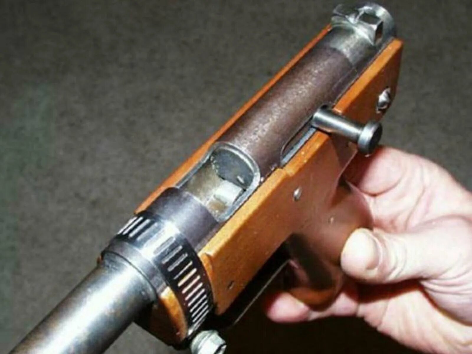 Самодельный патрон пистолета. Револьвер Пугач под строительный патрон.
