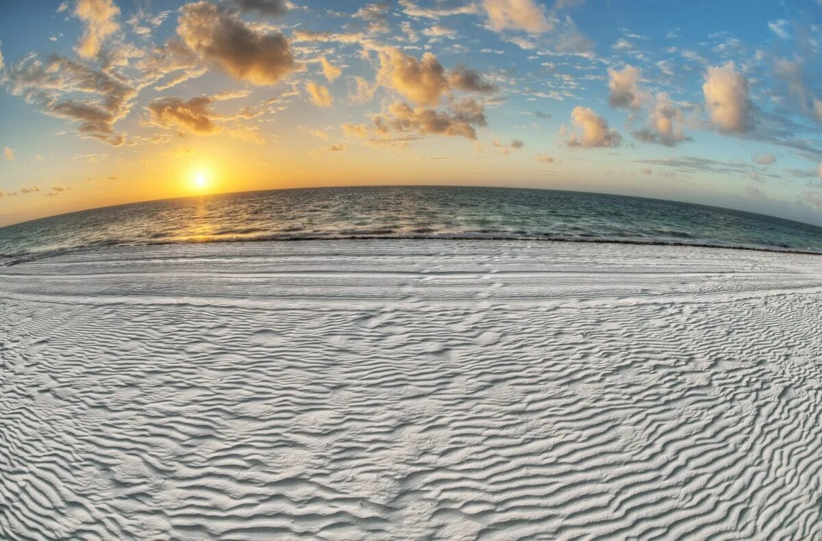 Море солнце. Солнце море белый песок. Море песок. Море пляж Горизонт.