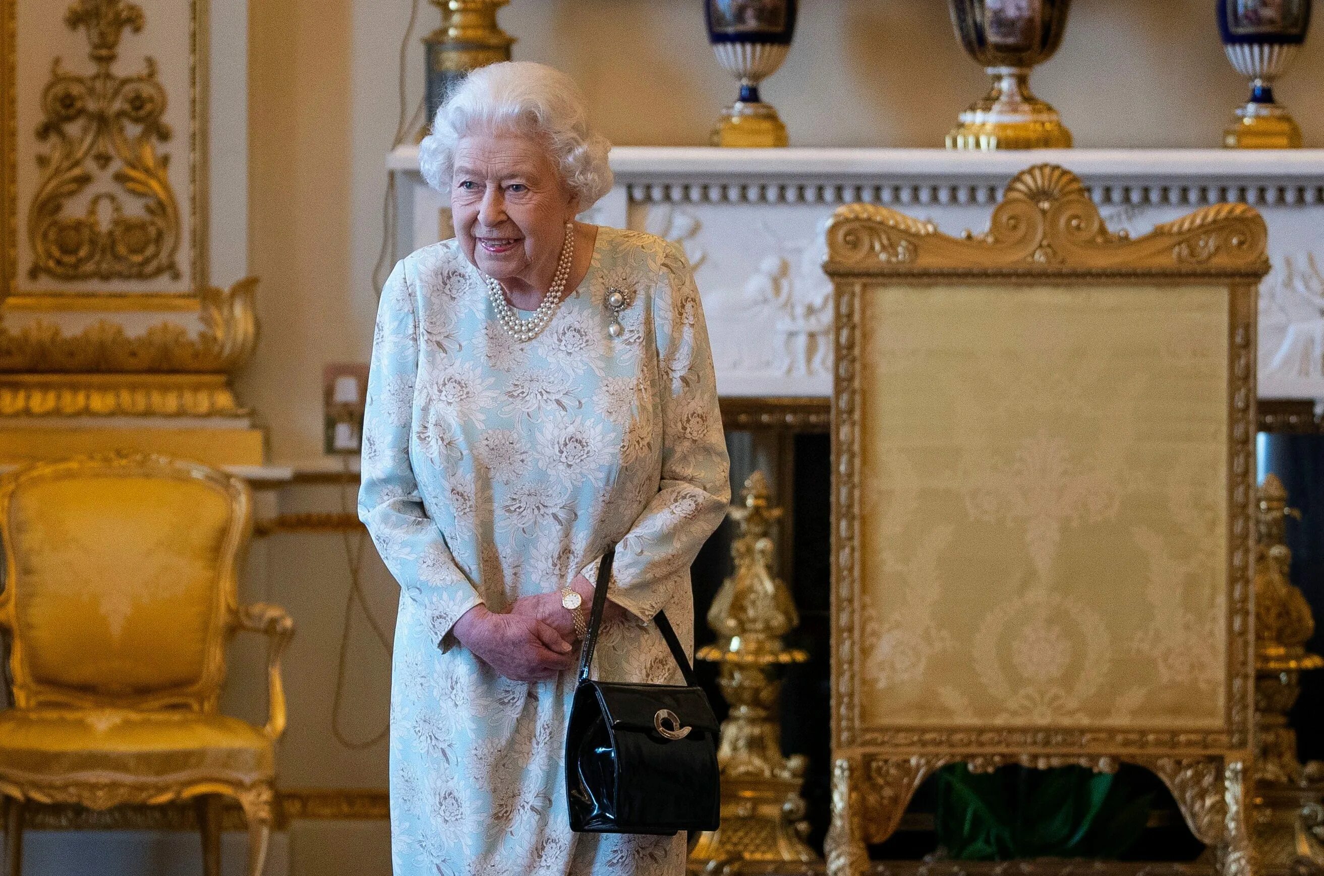 Коронация елизаветы 2. Найти королеву. Время искать королеву. Найти королеву. Найти королеву.