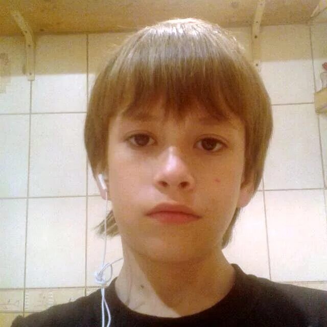 Member 10. Школьник 14 лет. Парень 13 лет селфи. Школьник 13 лет. Мальчик 10 лет селфи.