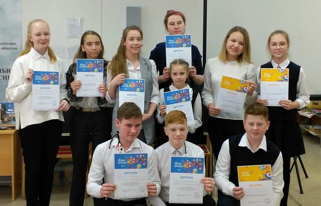 Афиша на конкурс чтецов живая классика. Грамота живая классика школьный этап 2022. Живая классика 10 лет логотип 2021. Диплом для конкурса чтецов живая классика. Классный тур живая классика.