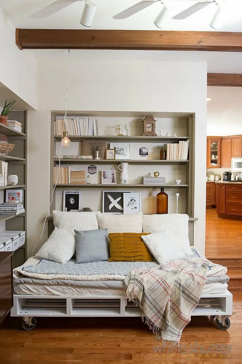 Krovat- transformer мебель трансформер. Кровать стеллаж. Шкаф-кровать трансформер икеа. Кровать с полочками в изголовье. Полка над изголовьем кровати.