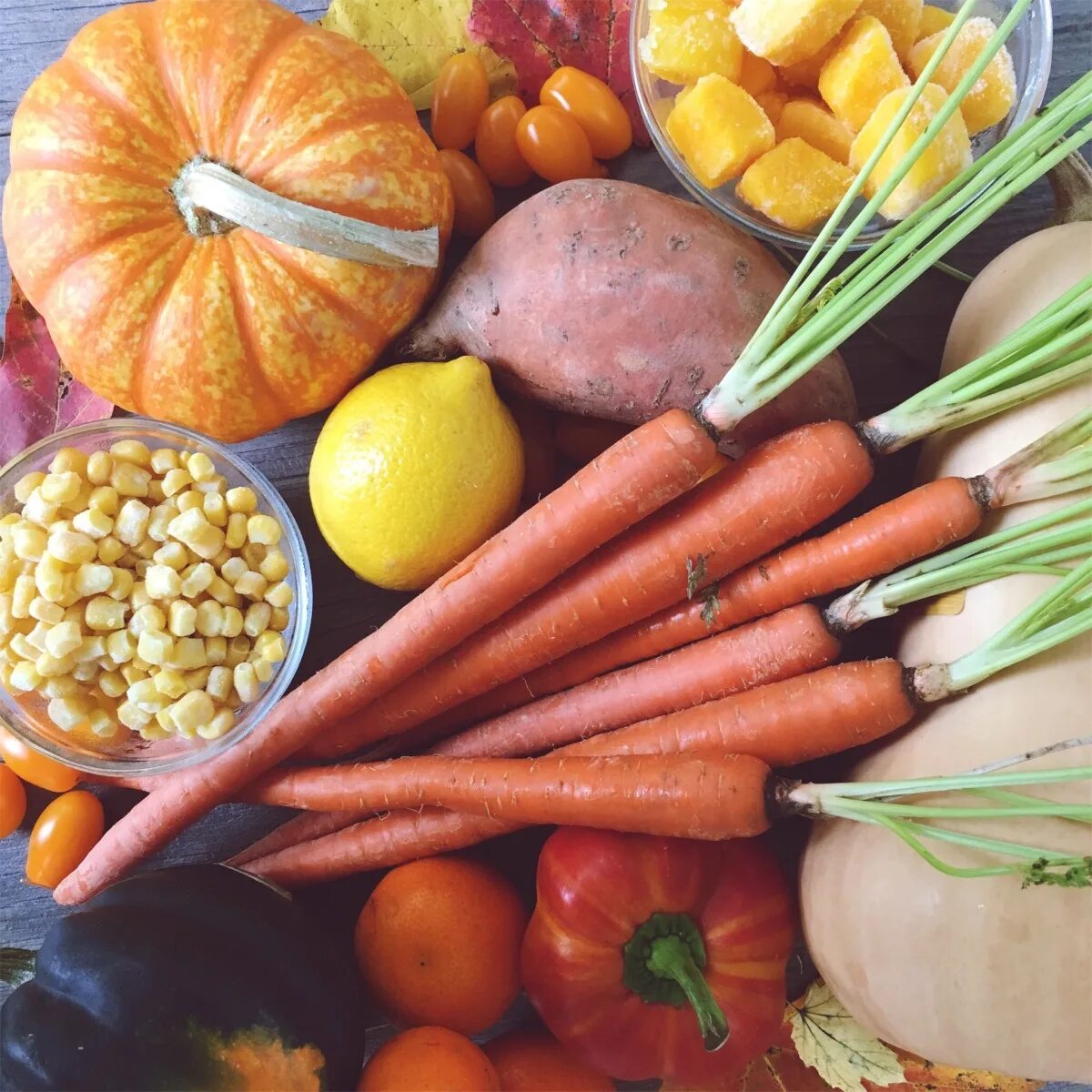 Orange vegetables. Оранжевые фрукты и овощи. Желтые овощи. Еда оранжевого цвета. Желтые и оранжевые овощи.