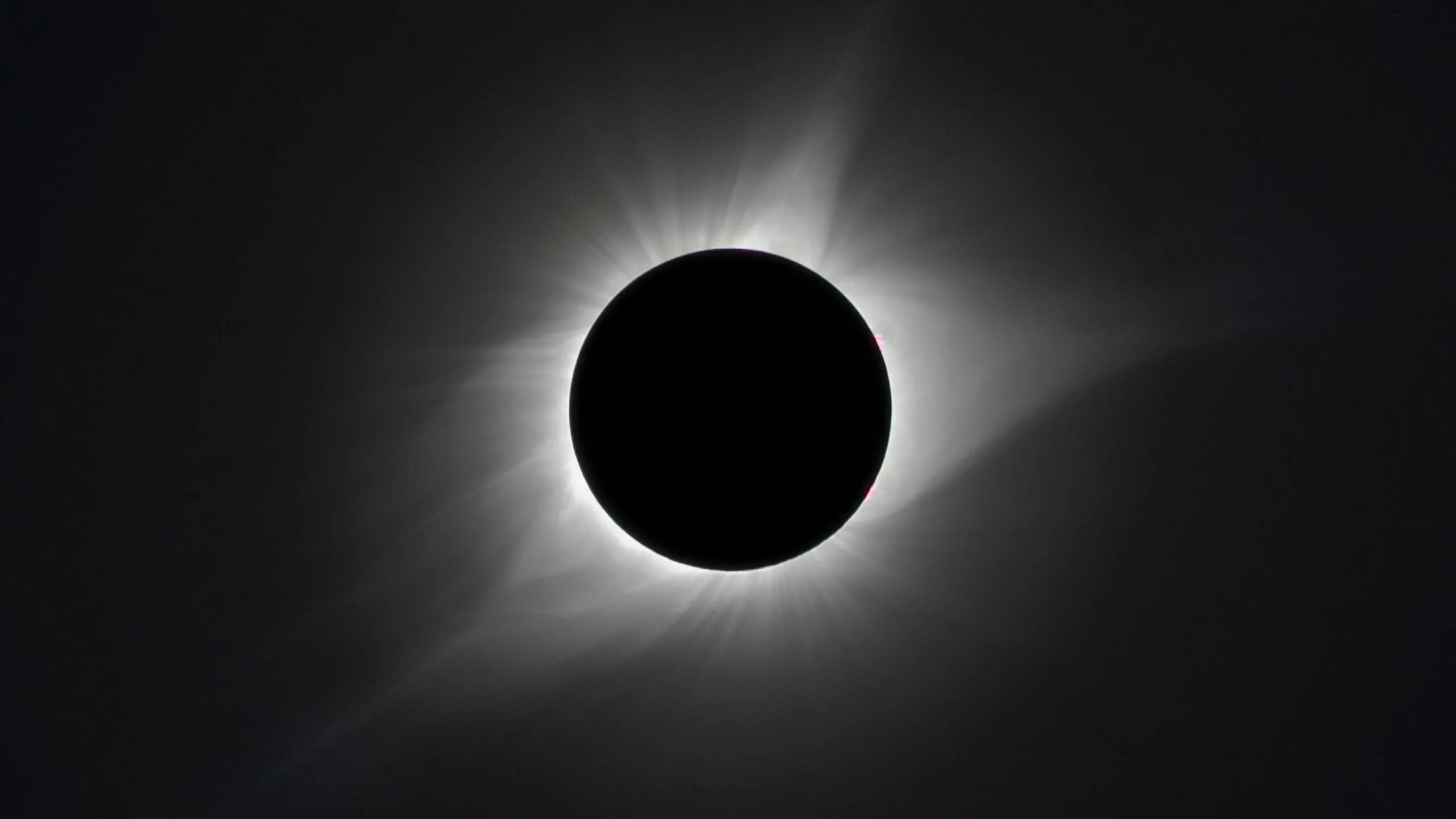 Солнечное затмение 8 апреля 2024 года фото. Солнечное затмение. Полное солнечниезатмение. Поноесолнечное затмение. Солнечная крона космос.