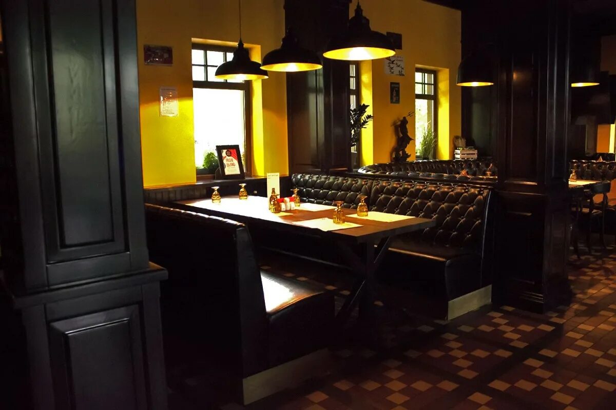 Ред кэт паб братиславская. Red pub. Red pub гомель. Паб the red lion york. Red lion pub москва.