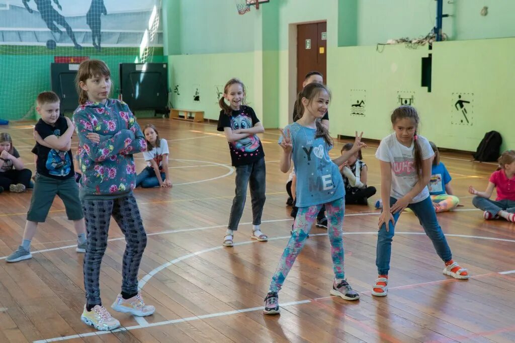 Дюц на молодежной. Летний городской танцевальный лагерь. Дети танцы лето. Танец 6 класс.