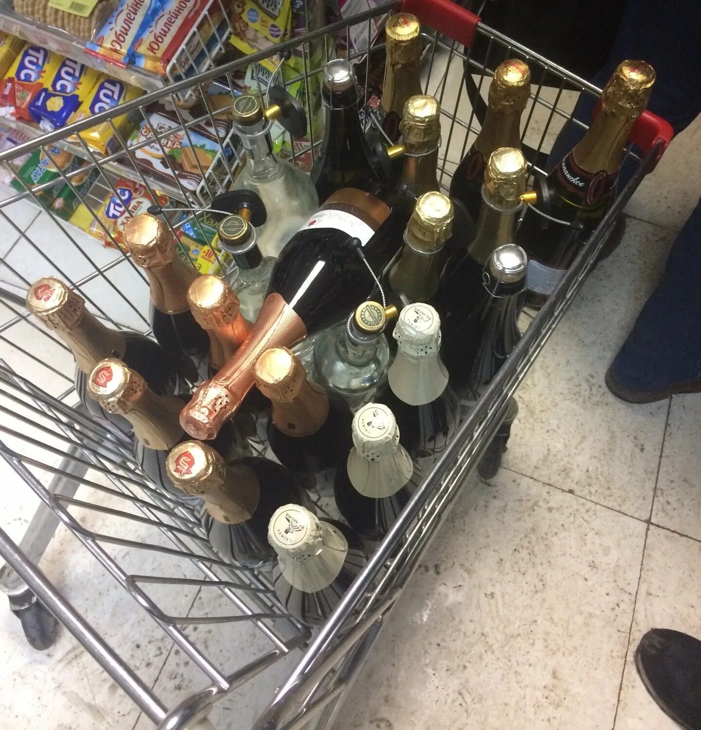 Калинина 281 пятигорск. Солнышко находка алкомаркет. Солнышко алкомаркет владивосток. Солнышко алкомаркет. Магазин солнце.