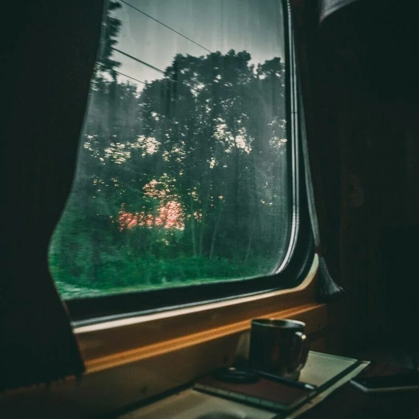 Уезжаю на 2 месяца. Окно поезда. Окно вагона. Окно вагона поезда. Поезд Эстетика.
