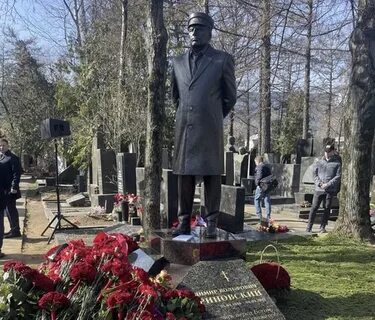 Памятник жириновскому