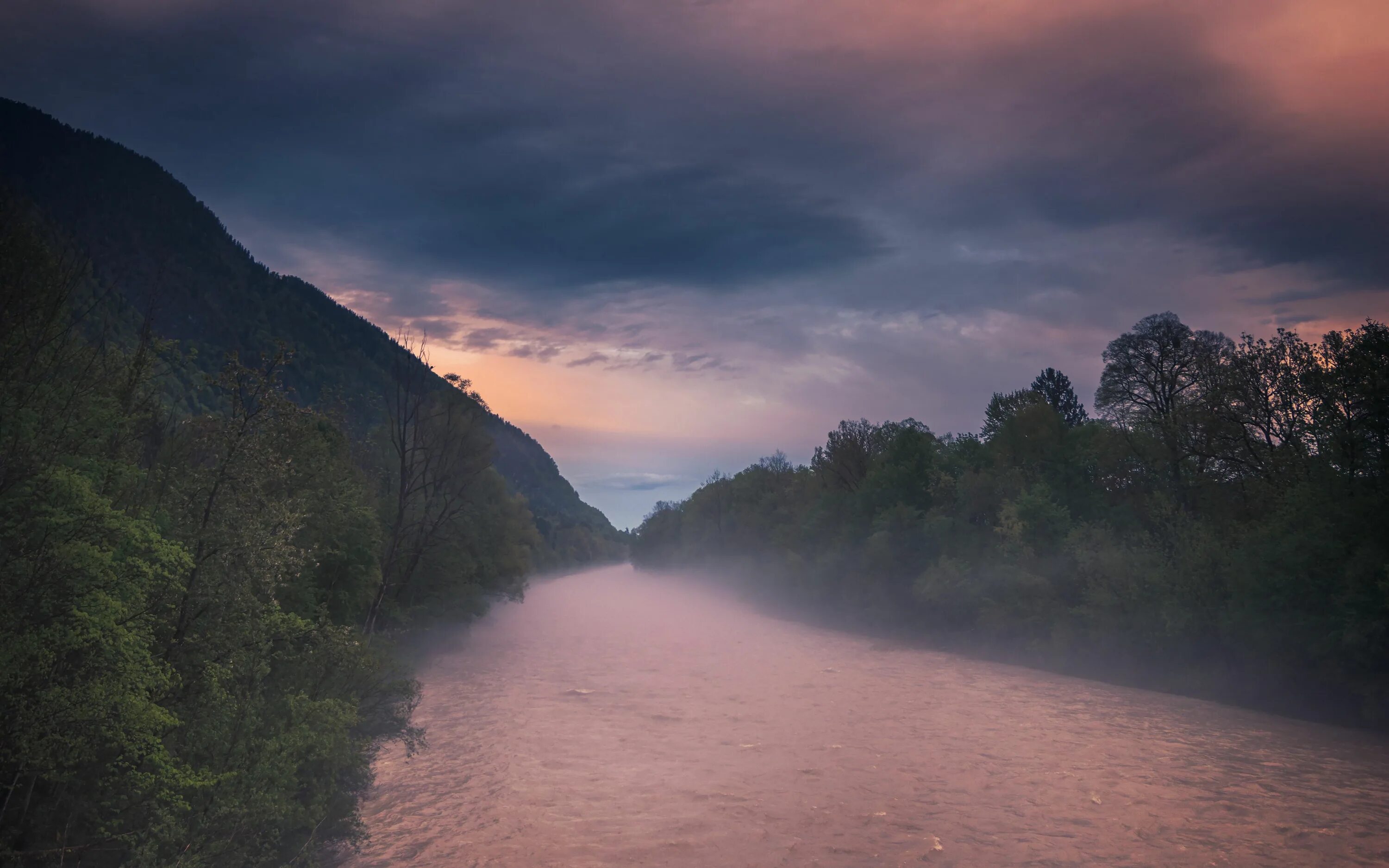 Лес горы туман река. Туман река бог. Forest fog river. Озеро в тумане. Илеть туман май.