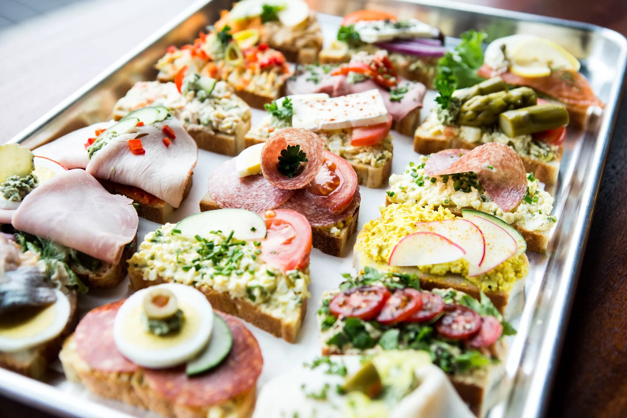 Много бутербродов. Красивые бутерброды. Сложные бутерброды. Много бутербродов. Бутерброды.