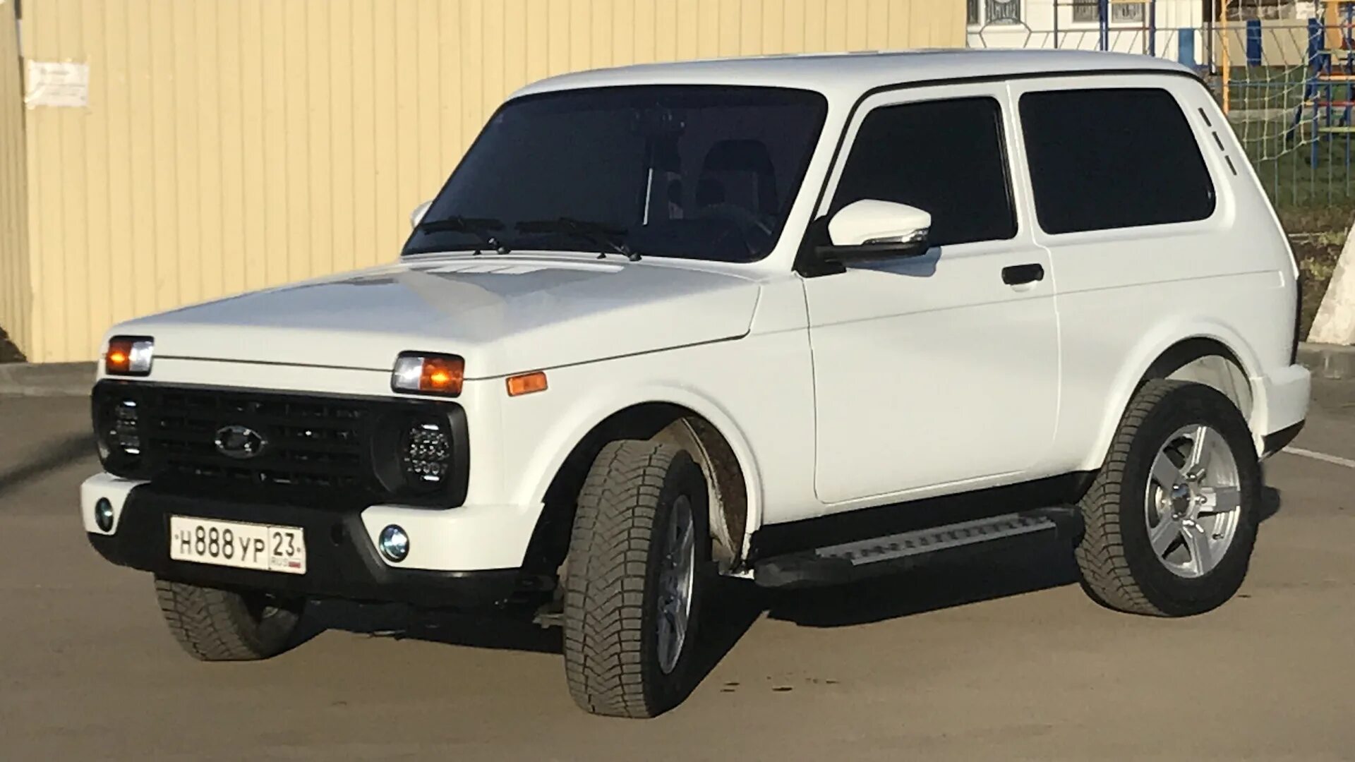 Купить новый Lada (ВАЗ) 2121 (4x4) I Рестайлинг Urban 1.7 MT (83 л.с.) 4WD бензи