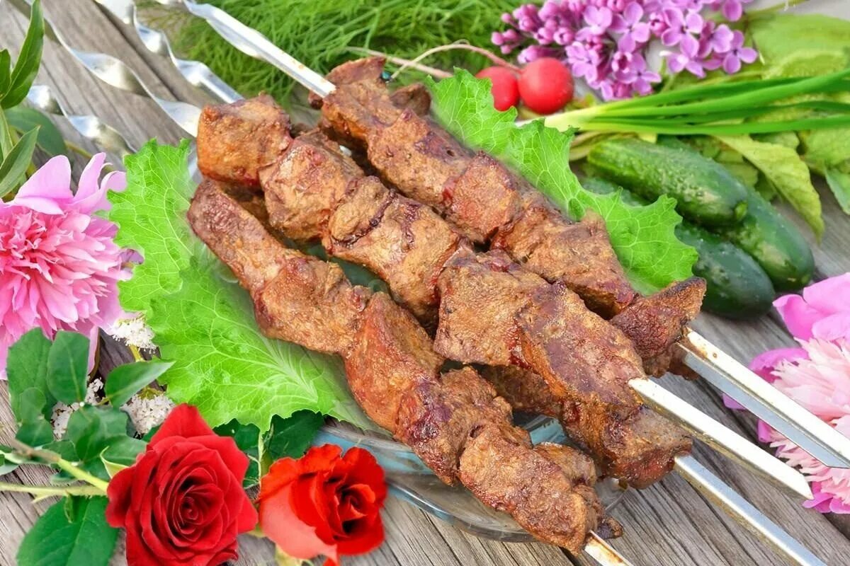 Шашлык из куриной печени. Печень на шампурах рецепт. Куриные сердечки шашлык. Шашлык вырезка. Шашлык из куриной печени.